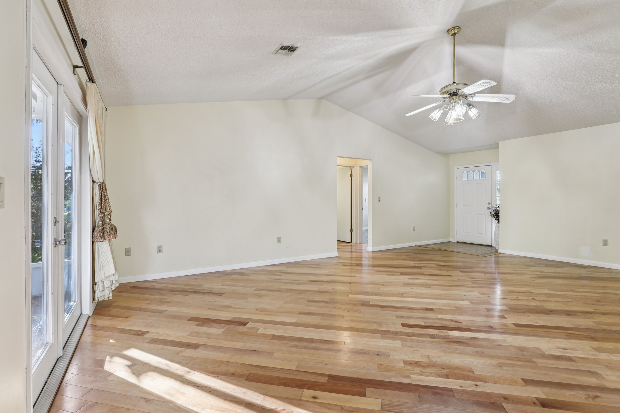 Brigadoon Cir-S0111-012.jpg