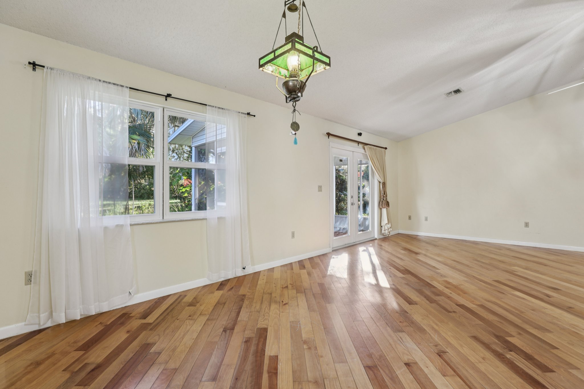 Brigadoon Cir-S0111-014.jpg