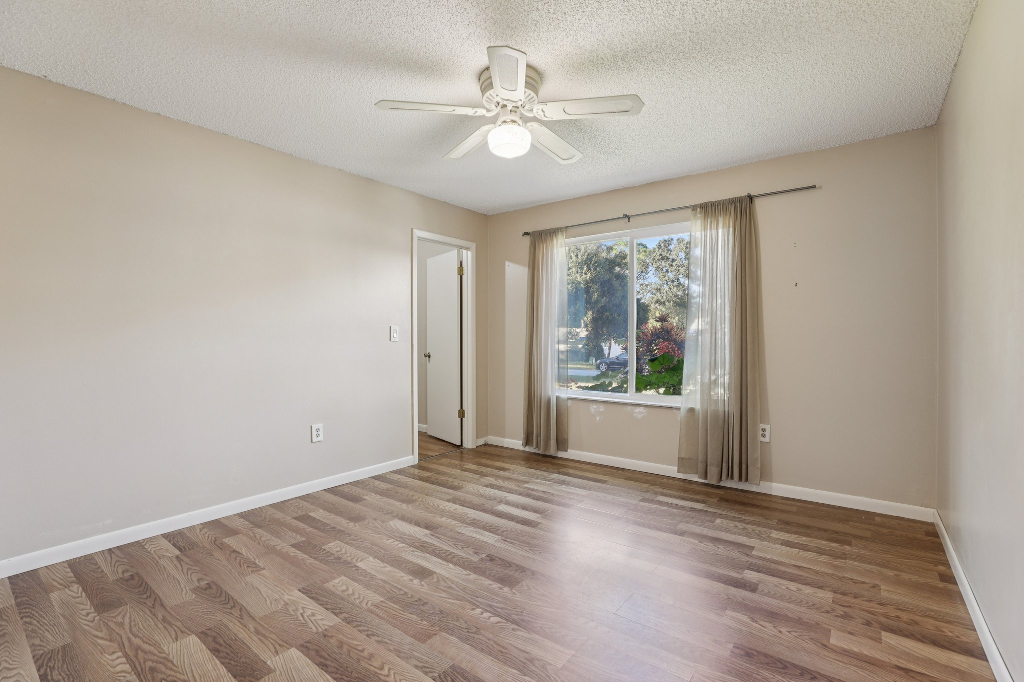 Brigadoon Cir-S0111-018.jpg