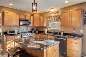 E Summit Ave-014