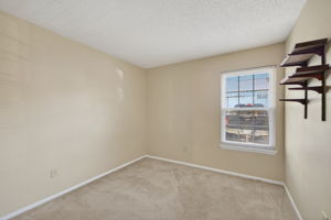 Spacious bedroom (1 of 2)