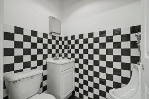  Photo 33
