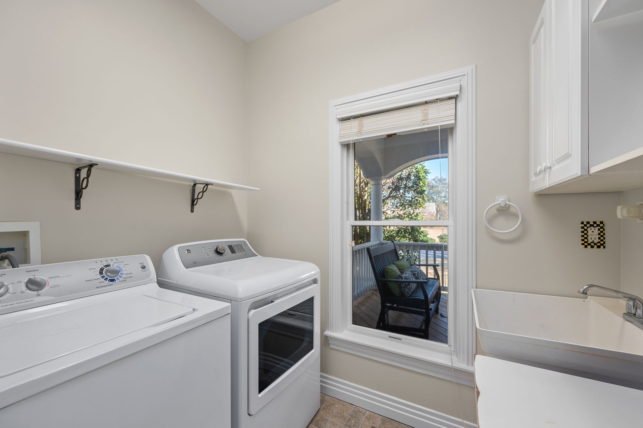 3040-Creek-Rd-Laundry