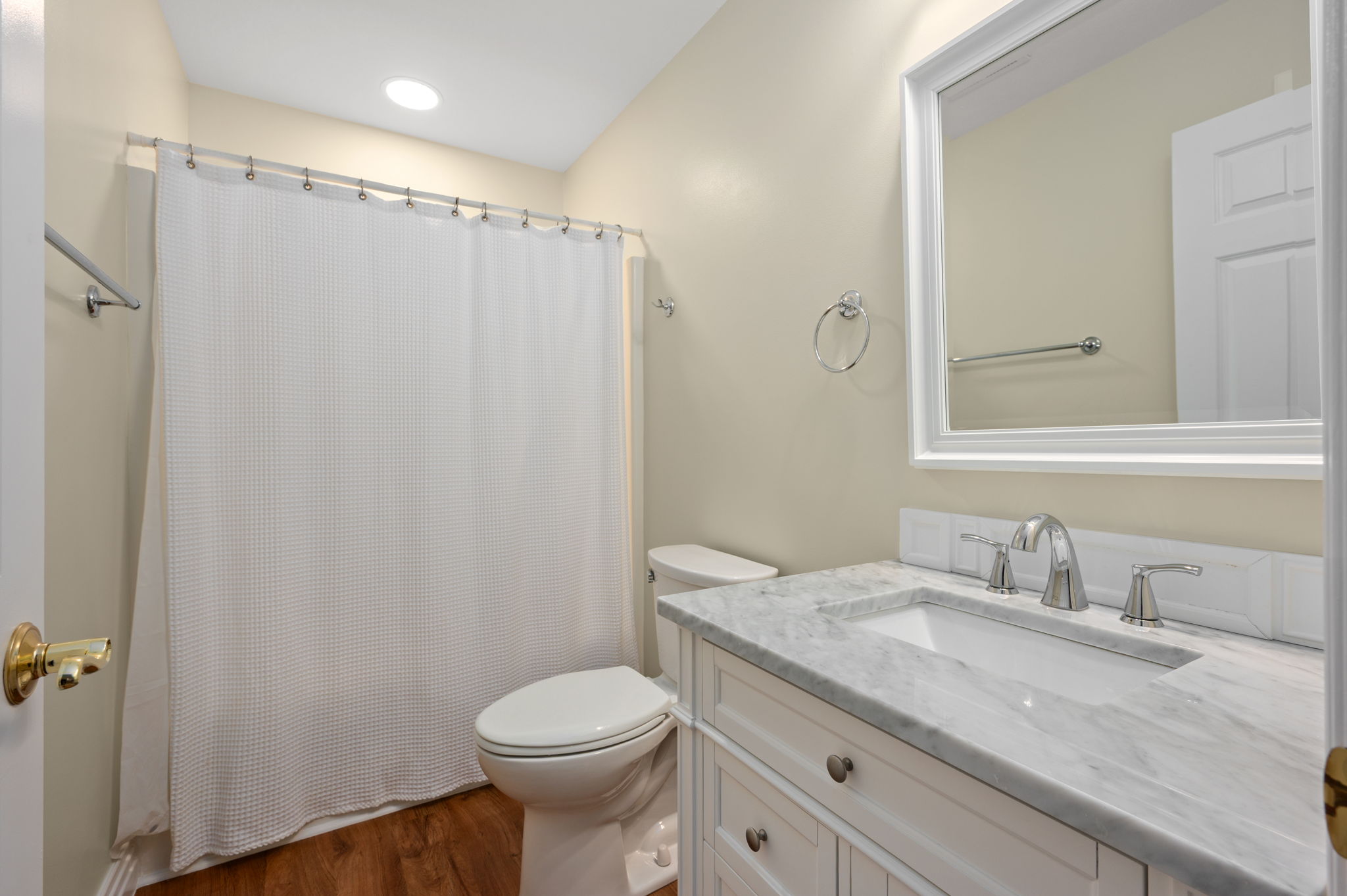 3040-Creek-Rd-TL-Hall-Bath