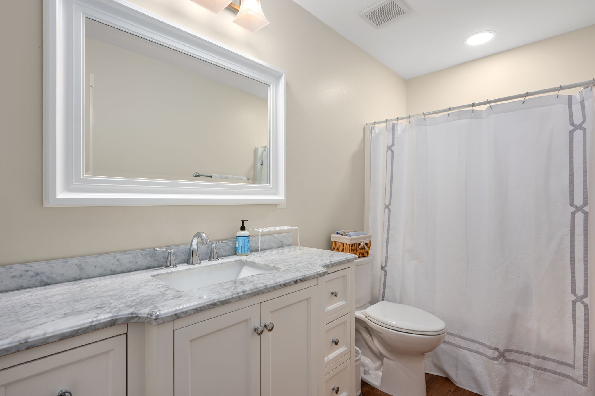 3040-Creek-Rd-TL-Hall-Bath-South