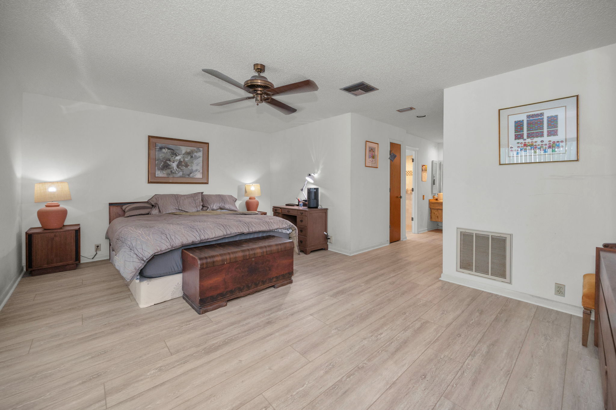 Primary Bedroom1a