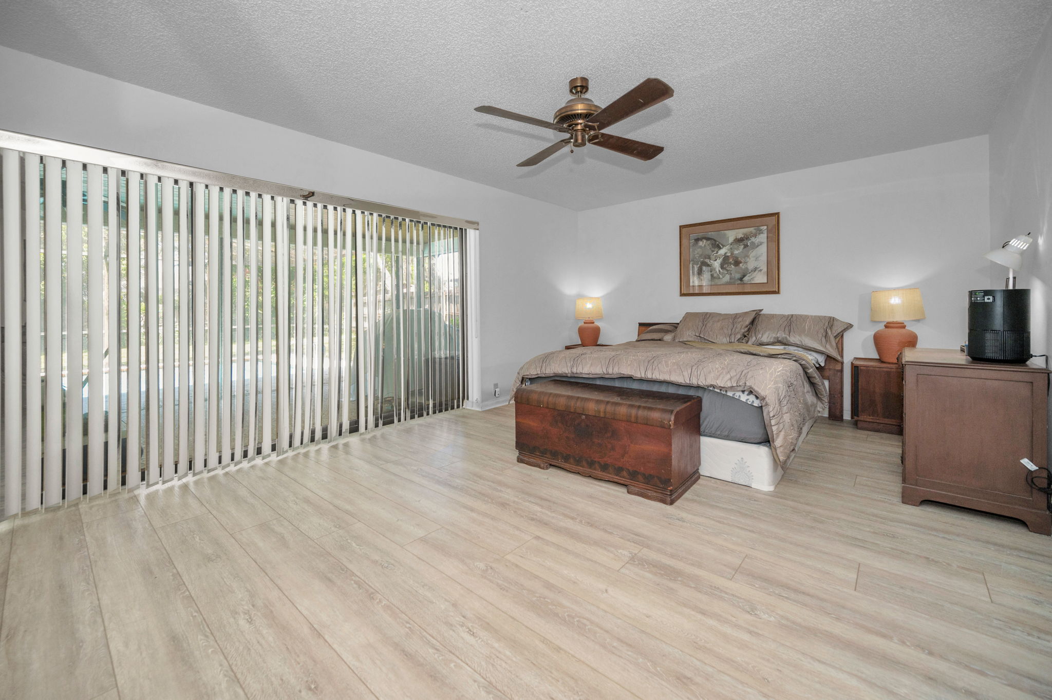 Primary Bedroom1b