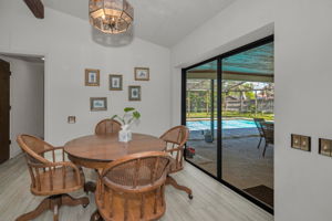 Kitchen Eat-in Area1