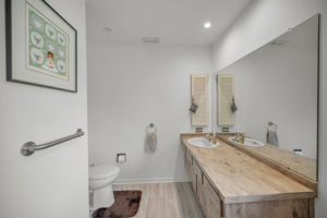 Primary Bathroom1c