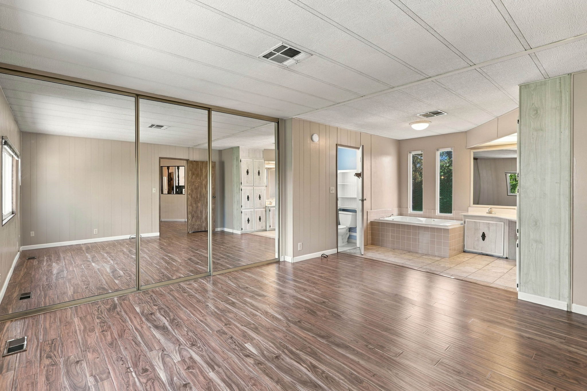 Primary Bedroom/Bathroom