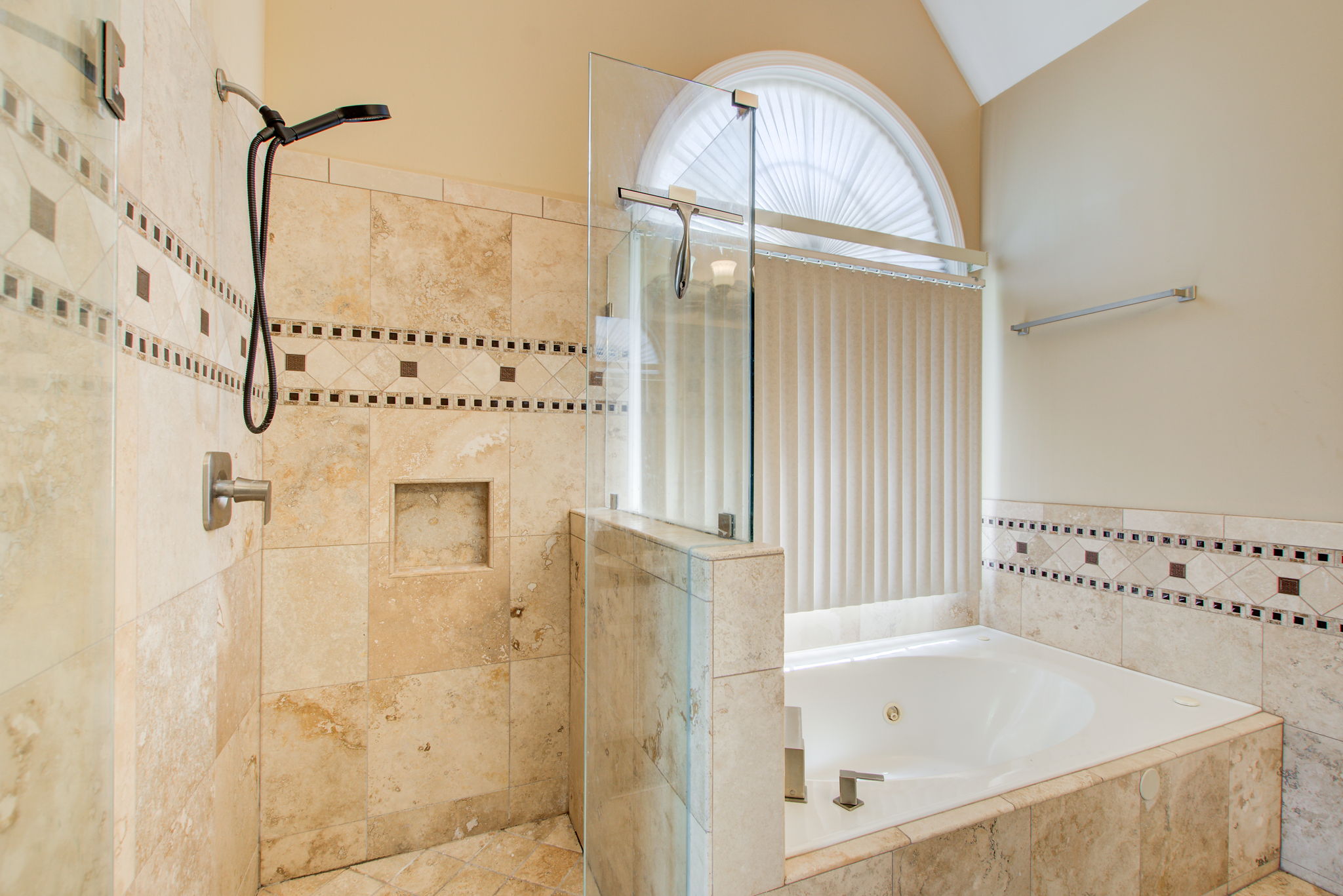 24 Main BR En Suite B