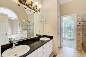 21 Main BR En Suite A w Closet View