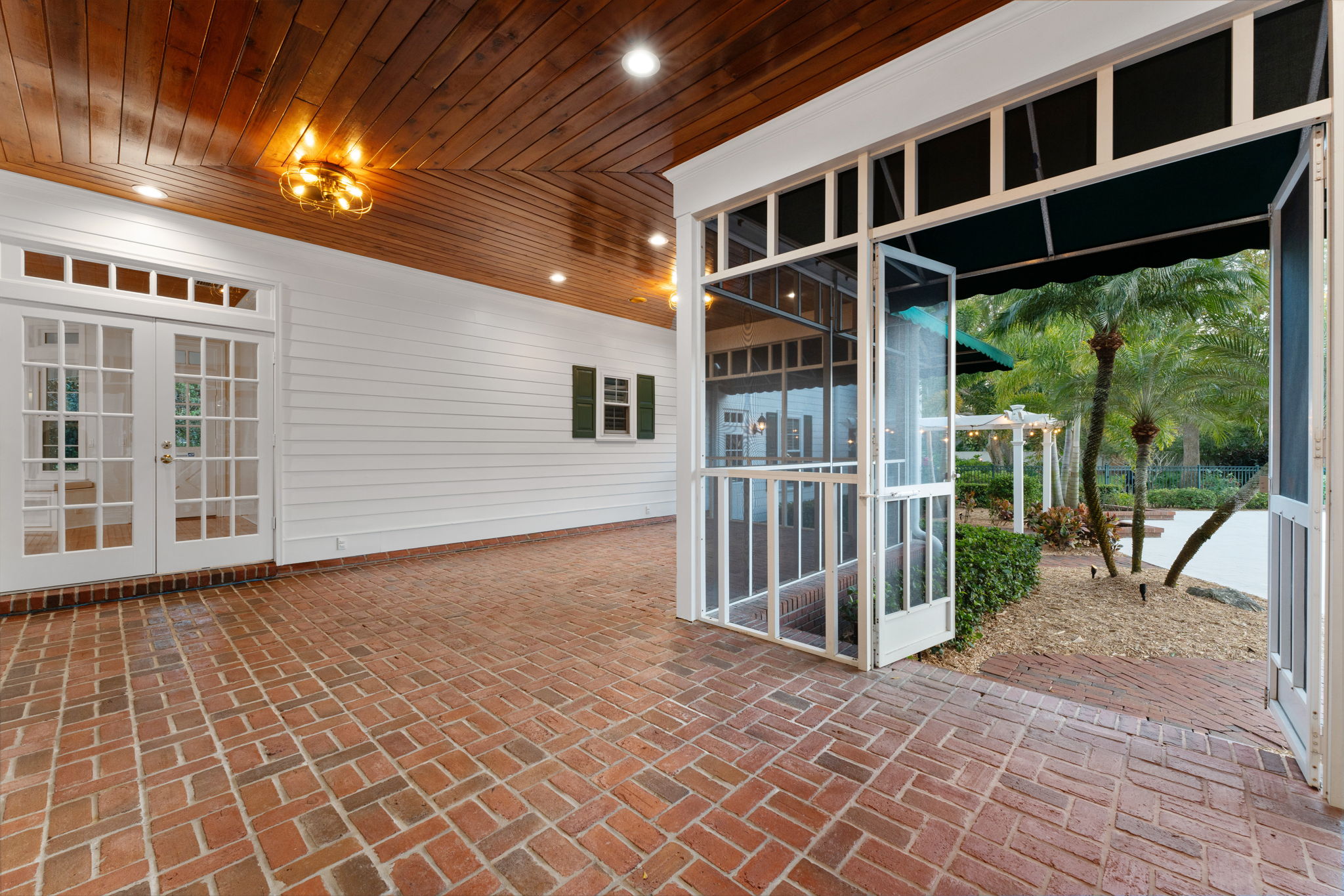 PORCH TWILIGHT 3041 Dominion Ct 167