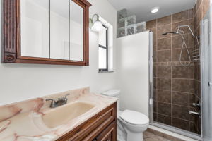 Master Bathroom1b