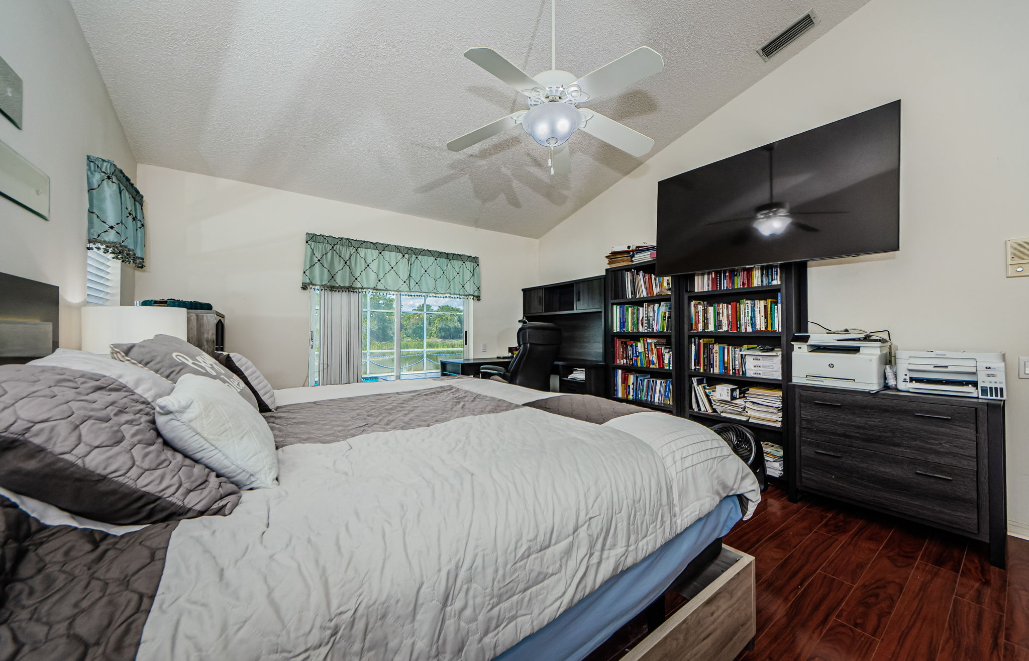 Master Bedroom 1b