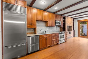 Large Tablespace Kitchen