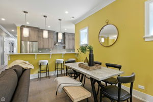 3042 W Palmer Square 2_006