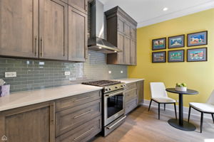 3042 W Palmer Square 2_010