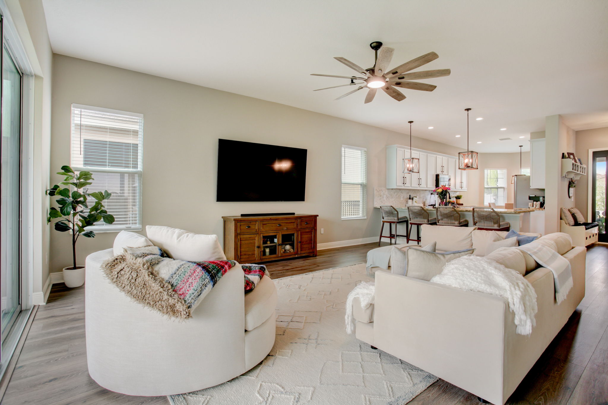 Sunland Ct-012