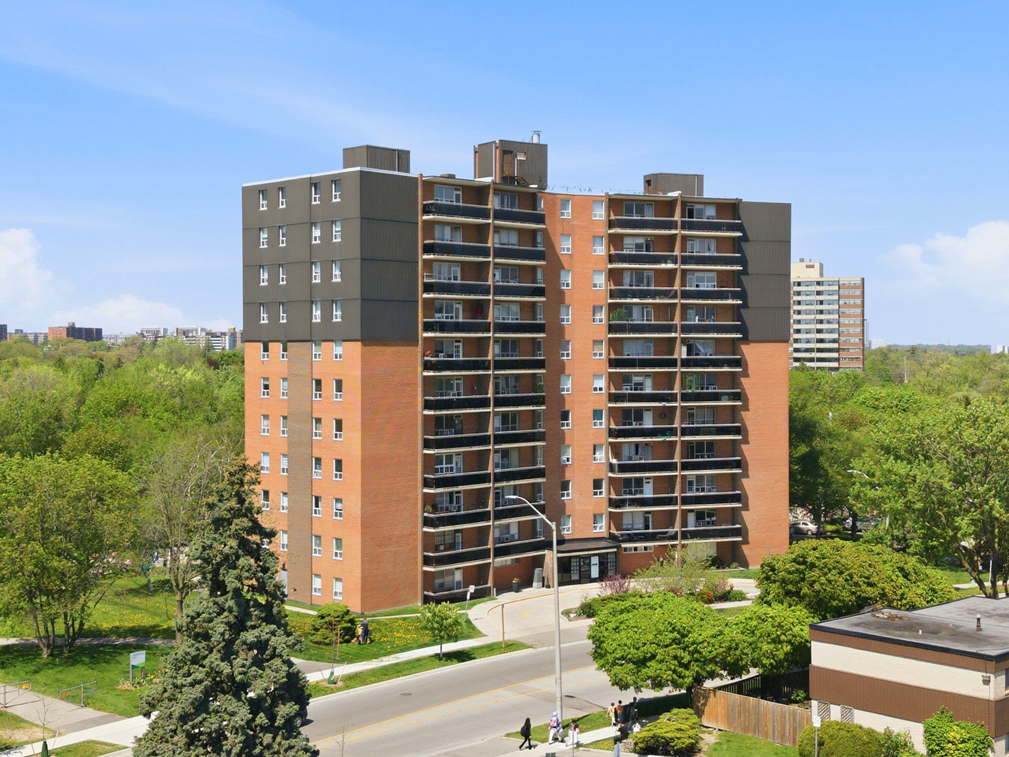 3045 Queen Frederica Dr, Mississauga, ON L4Y 3A2, Canada Photo 2