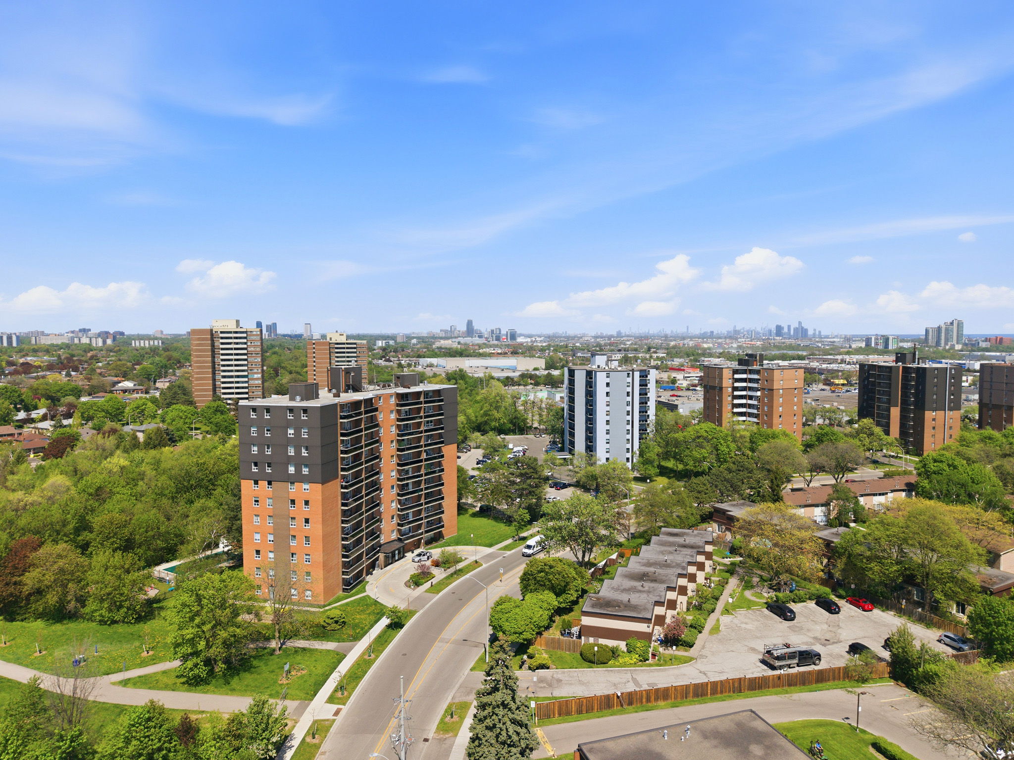 3045 Queen Frederica Dr, Mississauga, ON L4Y 3A2, Canada Photo 48