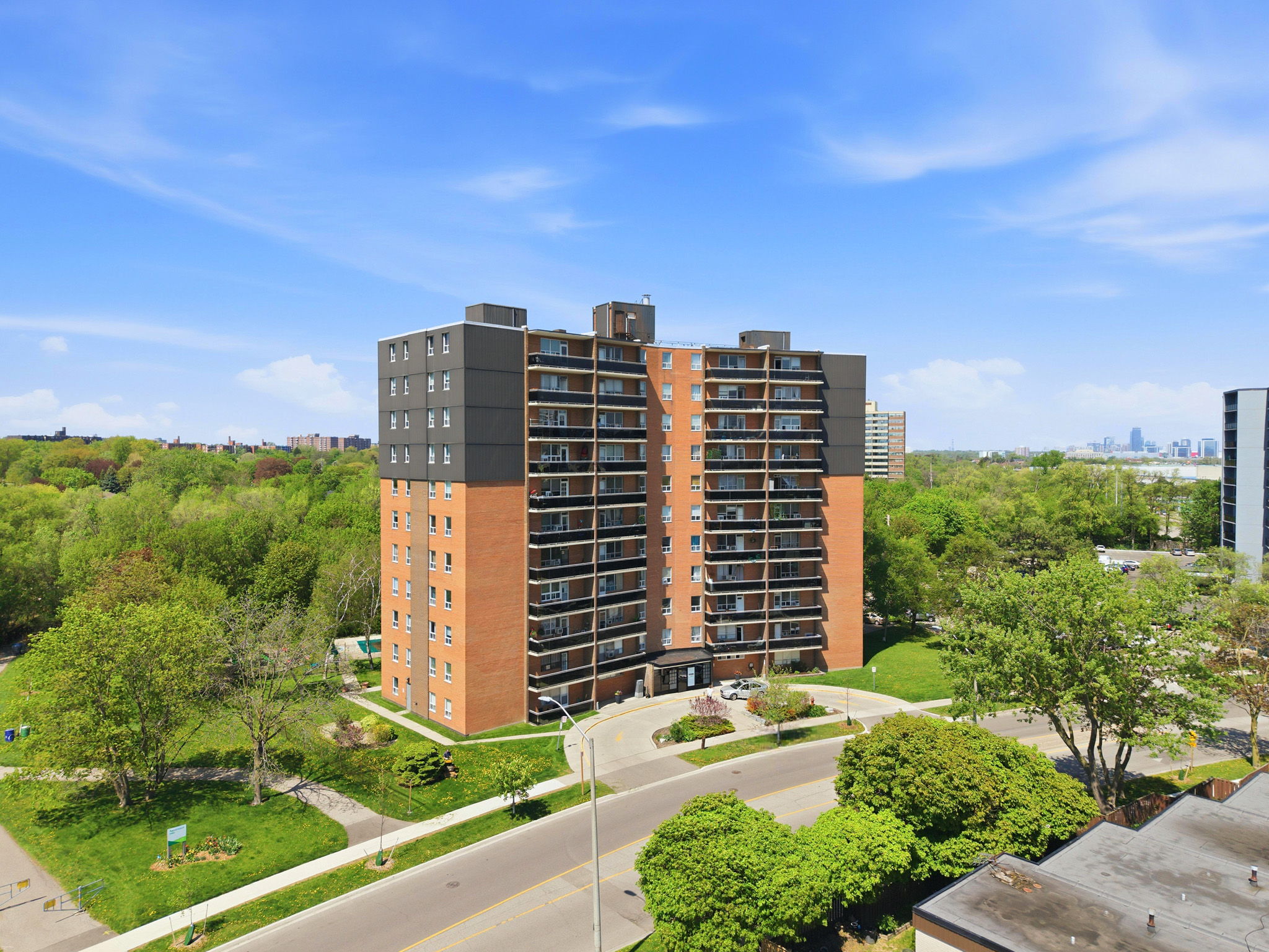 3045 Queen Frederica Dr, Mississauga, ON L4Y 3A2, Canada Photo 49