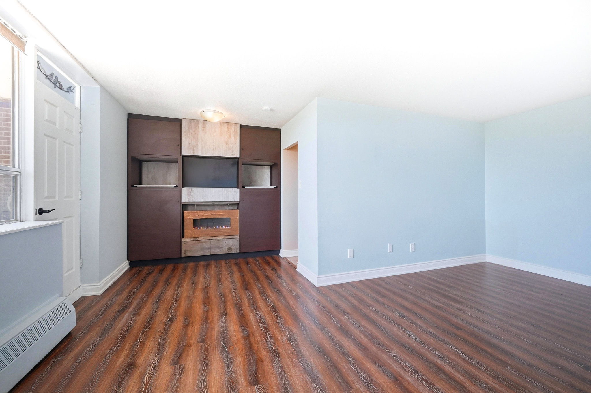 3045 Queen Frederica Dr, Mississauga, ON L4Y 3A2, Canada Photo 6