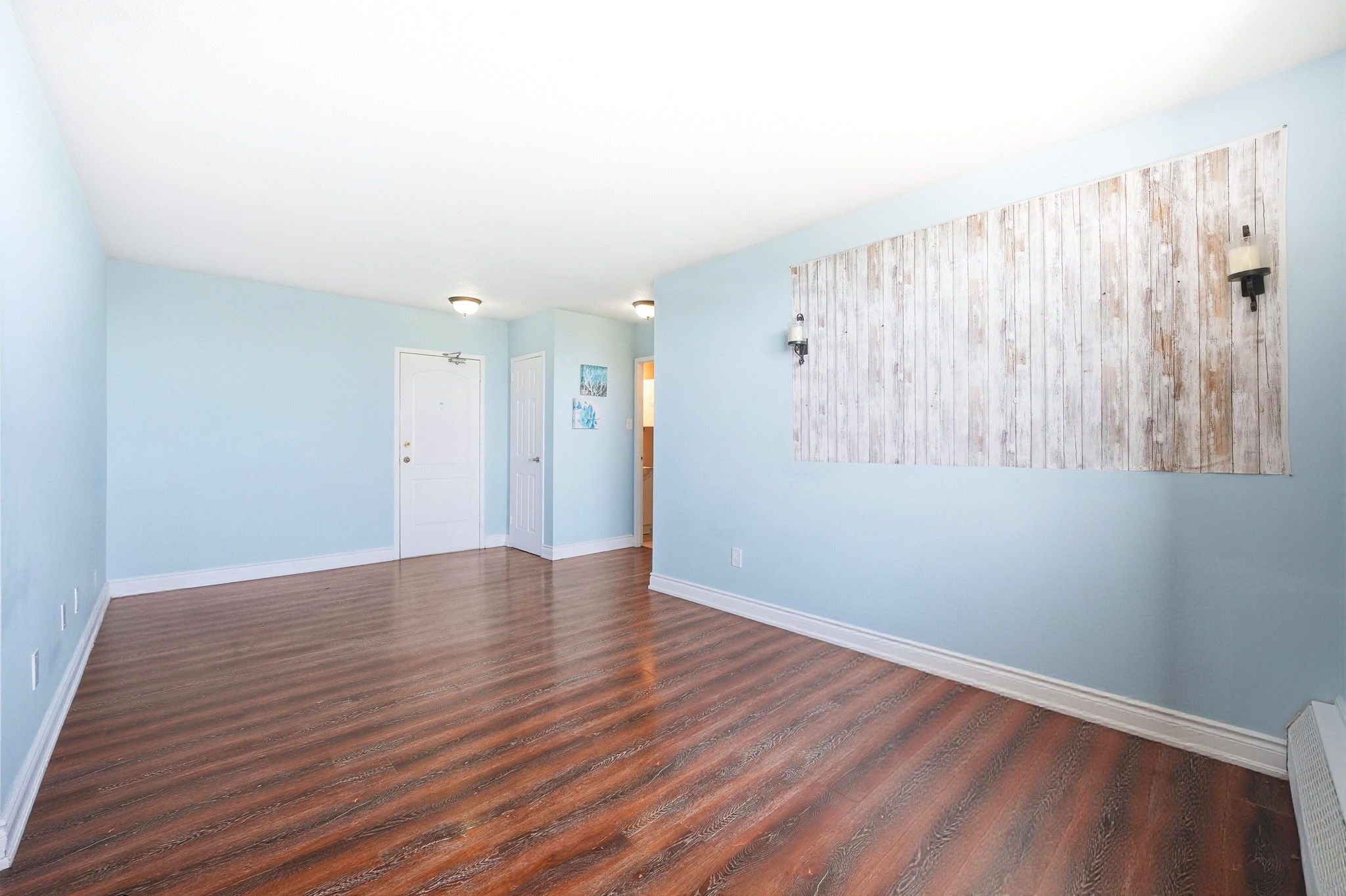 3045 Queen Frederica Dr, Mississauga, ON L4Y 3A2, Canada Photo 8