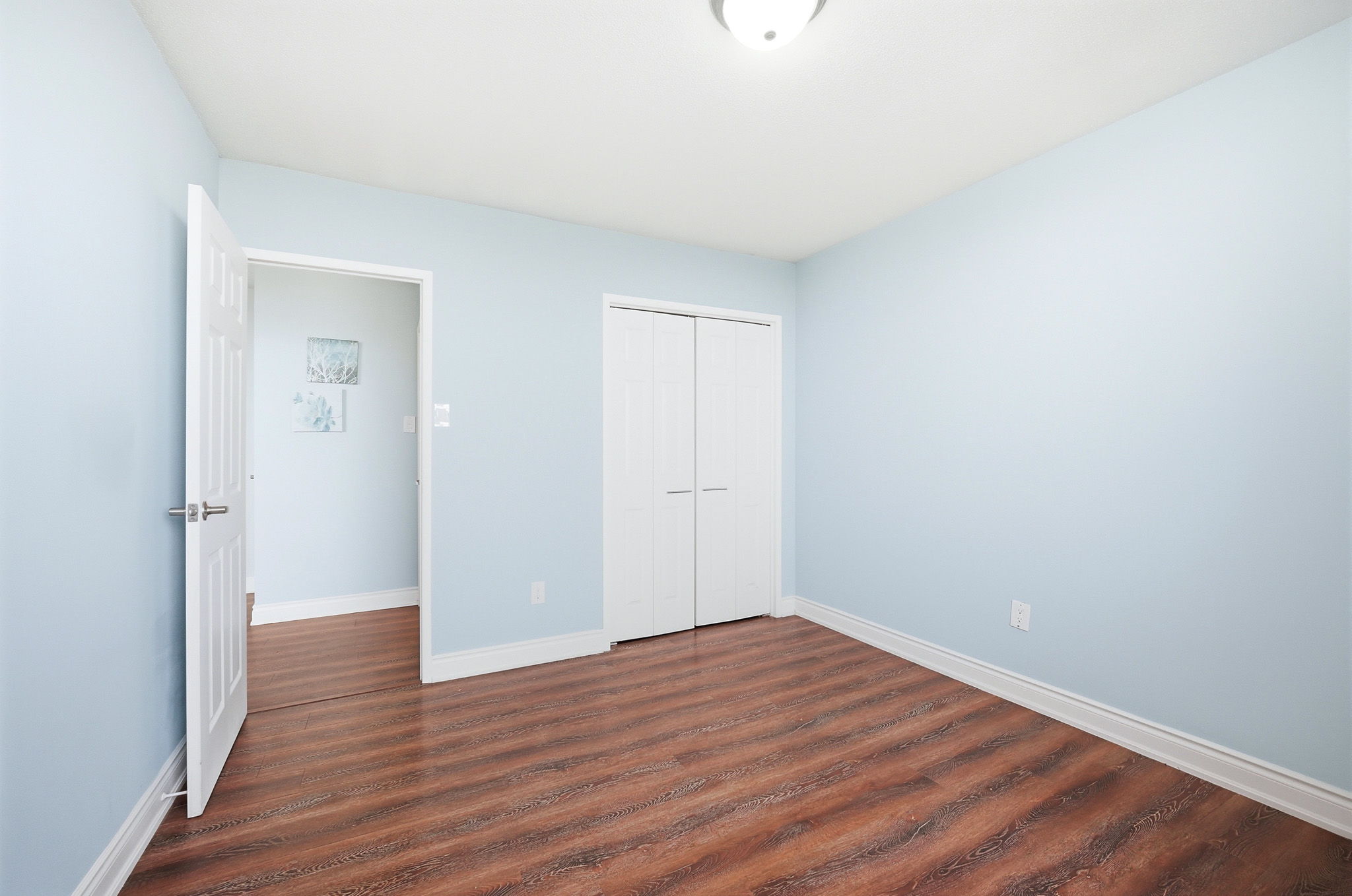 3045 Queen Frederica Dr, Mississauga, ON L4Y 3A2, Canada Photo 18