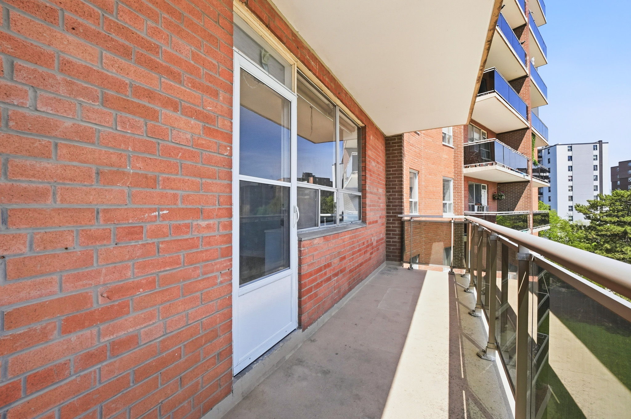 3045 Queen Frederica Dr, Mississauga, ON L4Y 3A2, Canada Photo 20