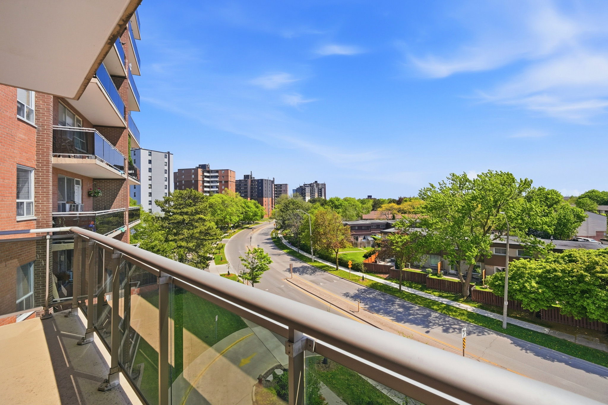 3045 Queen Frederica Dr, Mississauga, ON L4Y 3A2, Canada Photo 24