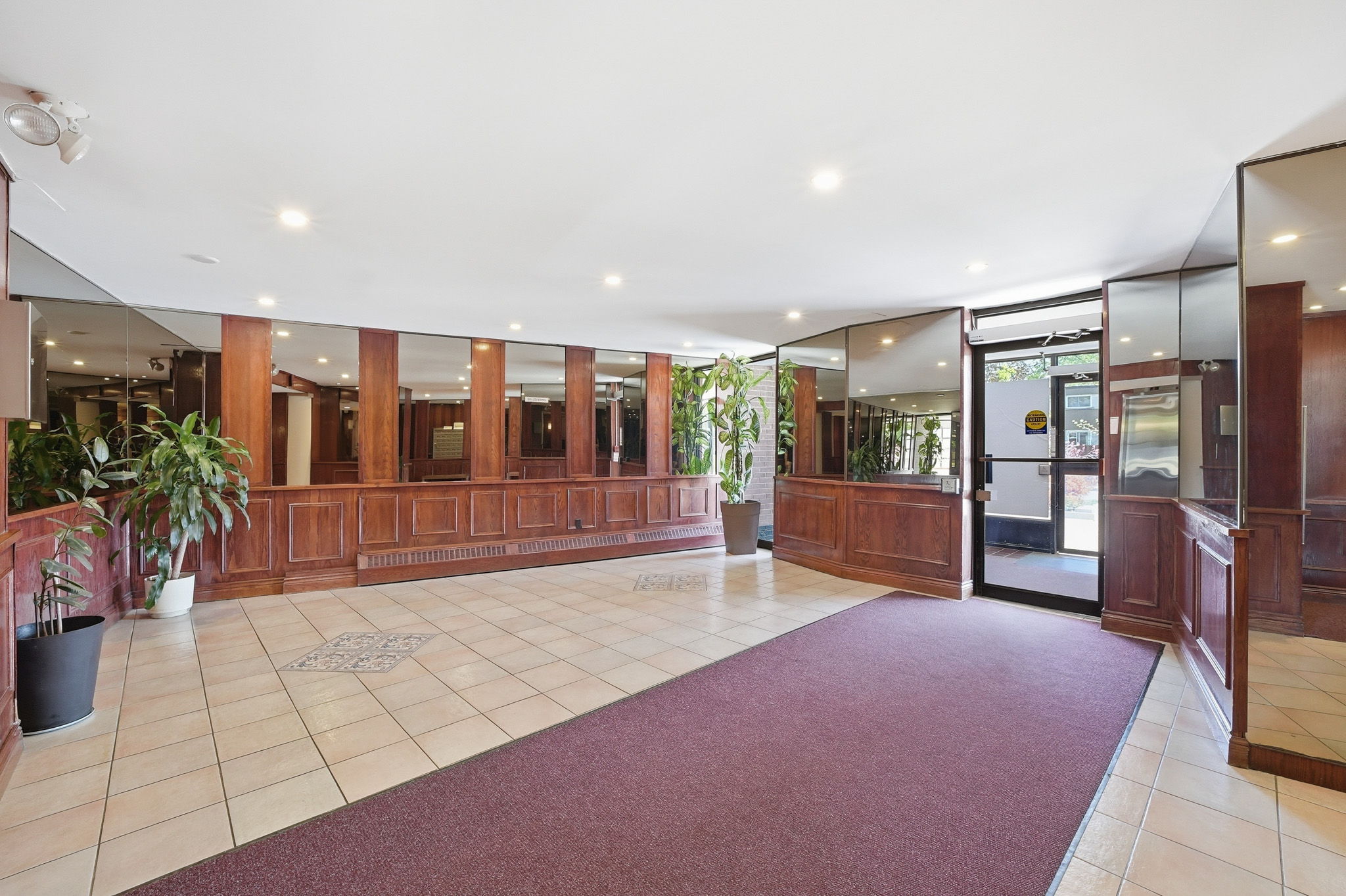 3045 Queen Frederica Dr, Mississauga, ON L4Y 3A2, Canada Photo 28