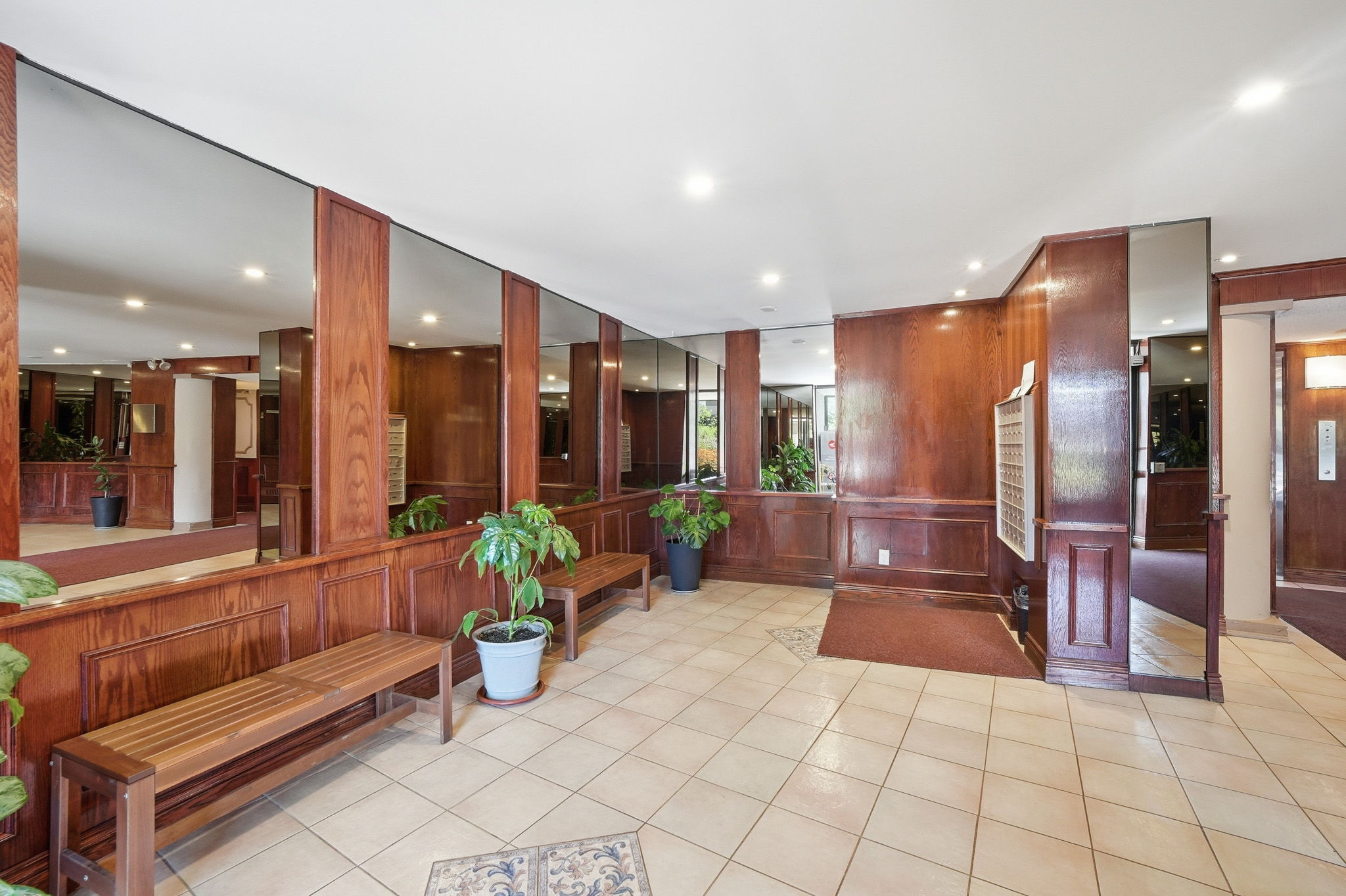 3045 Queen Frederica Dr, Mississauga, ON L4Y 3A2, Canada Photo 30