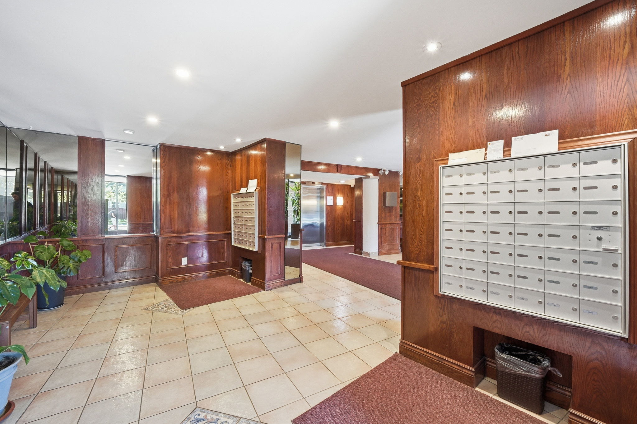 3045 Queen Frederica Dr, Mississauga, ON L4Y 3A2, Canada Photo 31