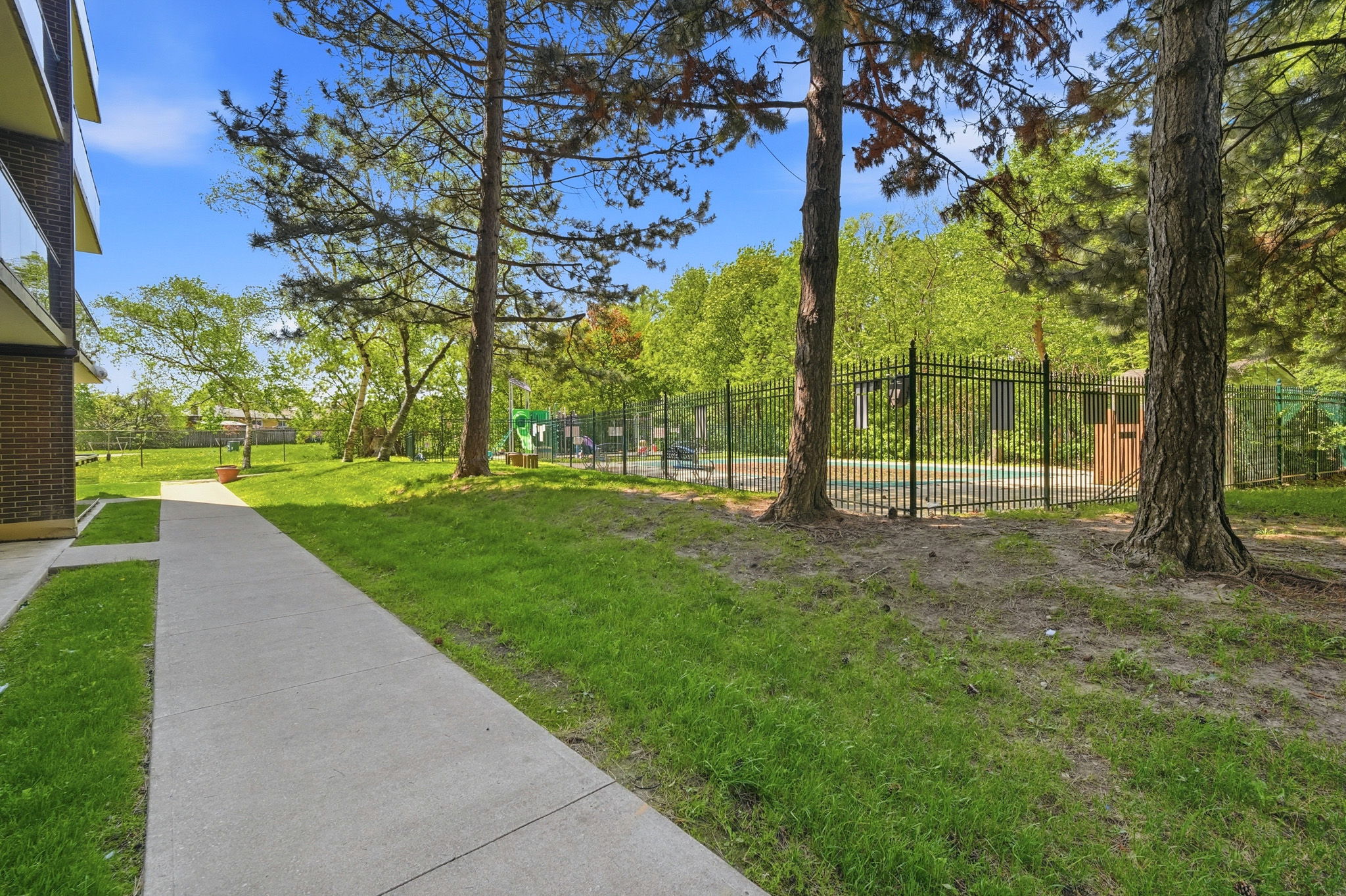 3045 Queen Frederica Dr, Mississauga, ON L4Y 3A2, Canada Photo 34