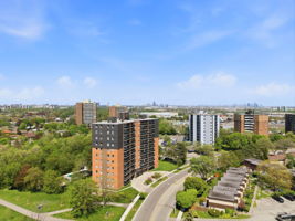 3045 Queen Frederica Dr, Mississauga, ON L4Y 3A2, Canada Photo 42