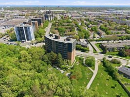 3045 Queen Frederica Dr, Mississauga, ON L4Y 3A2, Canada Photo 44