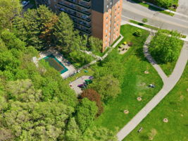 3045 Queen Frederica Dr, Mississauga, ON L4Y 3A2, Canada Photo 45
