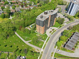 3045 Queen Frederica Dr, Mississauga, ON L4Y 3A2, Canada Photo 46