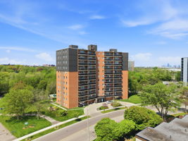3045 Queen Frederica Dr, Mississauga, ON L4Y 3A2, Canada Photo 48