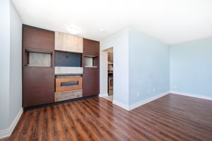 3045 Queen Frederica Dr, Mississauga, ON L4Y 3A2, Canada Photo 6