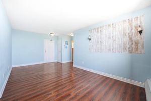 3045 Queen Frederica Dr, Mississauga, ON L4Y 3A2, Canada Photo 7