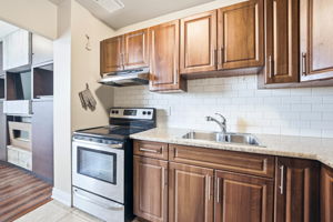 3045 Queen Frederica Dr, Mississauga, ON L4Y 3A2, Canada Photo 13
