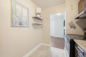 3045 Queen Frederica Dr, Mississauga, ON L4Y 3A2, Canada Photo 14