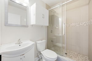 3045 Queen Frederica Dr, Mississauga, ON L4Y 3A2, Canada Photo 15