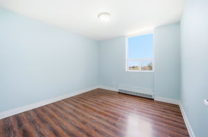 3045 Queen Frederica Dr, Mississauga, ON L4Y 3A2, Canada Photo 10