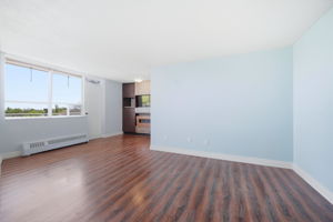 3045 Queen Frederica Dr, Mississauga, ON L4Y 3A2, Canada Photo 16