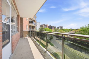 3045 Queen Frederica Dr, Mississauga, ON L4Y 3A2, Canada Photo 18