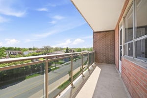 3045 Queen Frederica Dr, Mississauga, ON L4Y 3A2, Canada Photo 20