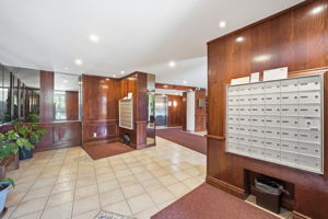 3045 Queen Frederica Dr, Mississauga, ON L4Y 3A2, Canada Photo 30